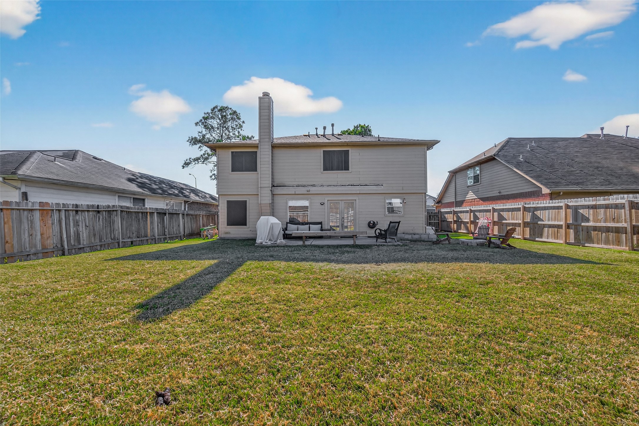 7315 Tara Blue Ridge Drive Richmond, TX 77469 - Photo 42 of 45 a view of a house with swimming pool and a yard