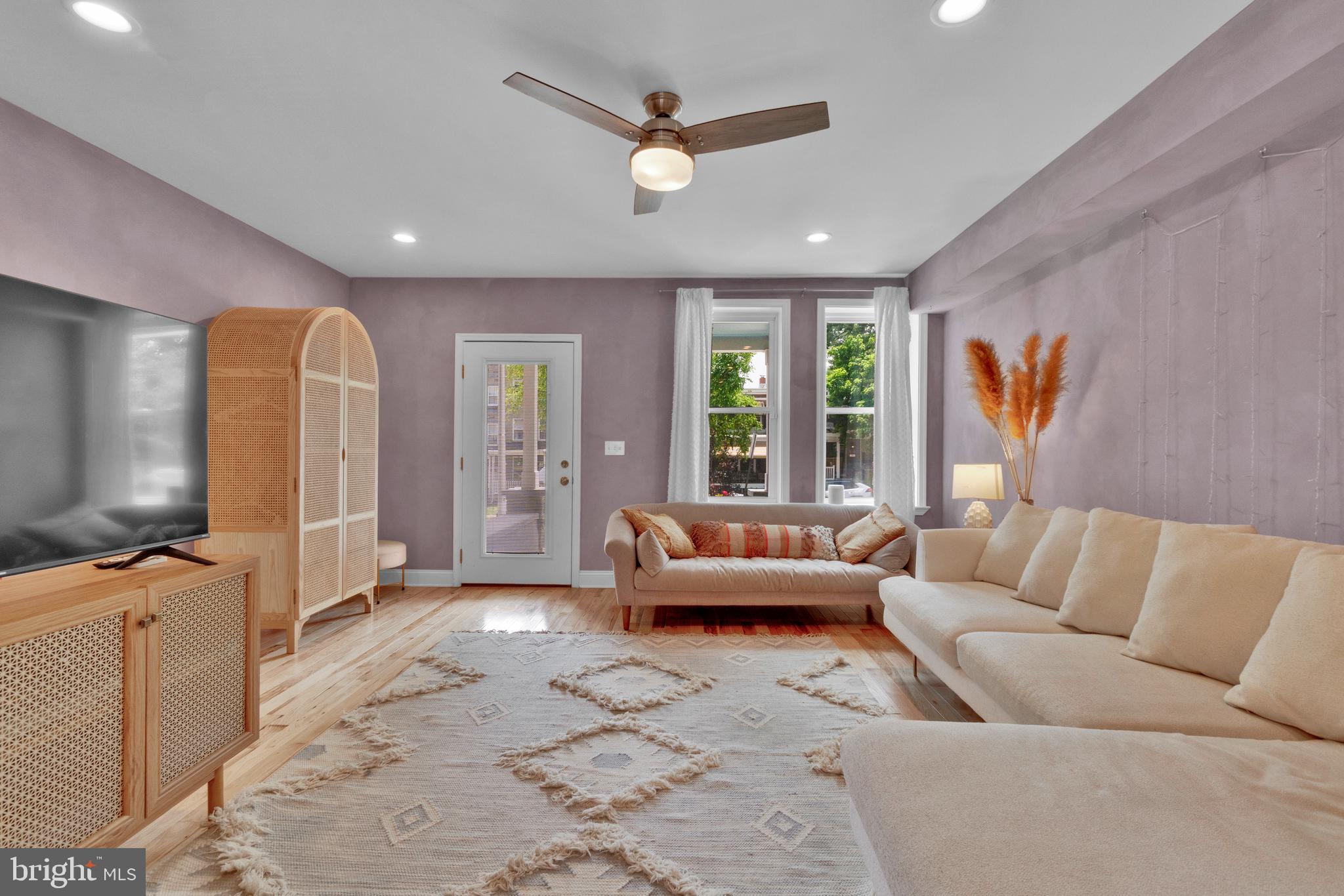 624 West 33rd Street Baltimore, MD 21211 - Photo 6 of 36 Living Room