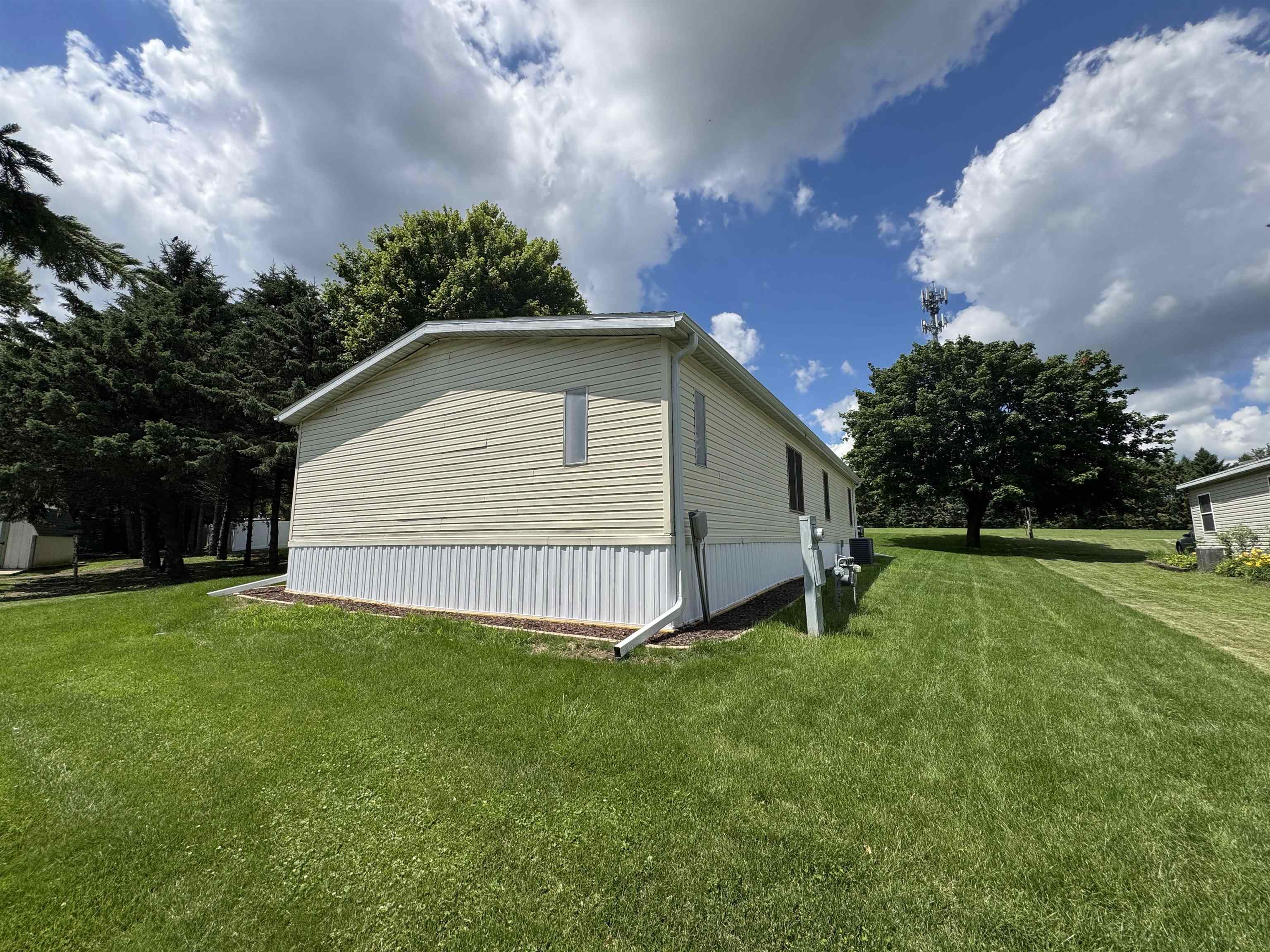 2018 Edgeview Drive Monroe, WI 53566 - Photo 6 of 30