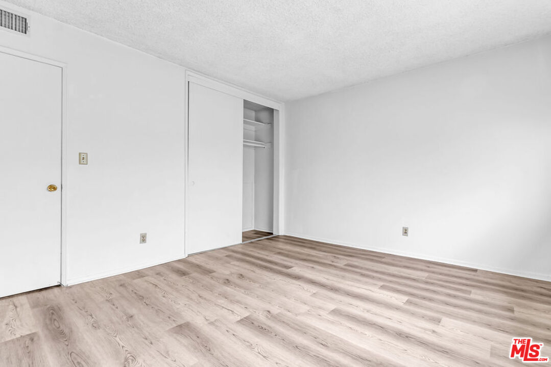 732 Lorraine Boulevard, Unit 5 Los Angeles, CA 90005 - Photo 16 of 25 a view of room