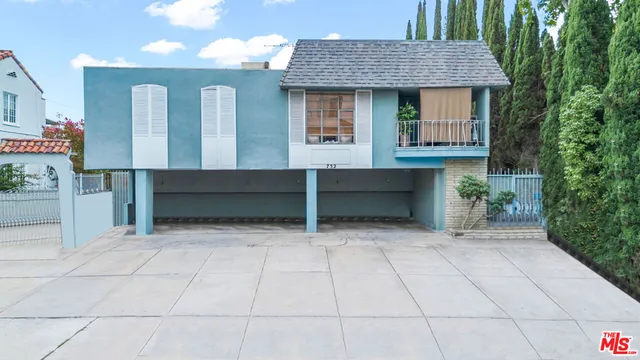 a view of house with outdoor space