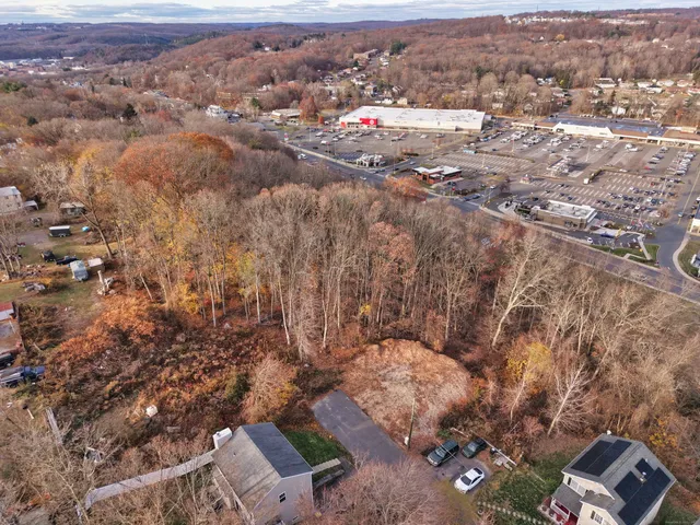 a view of a pathway with a yard