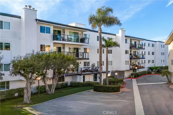 $989,000 | 16255 Pacific Circle, Unit 106, Huntington Beach, CA 92649