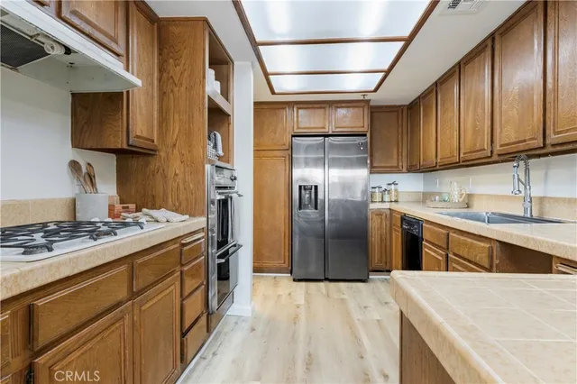 $999,999 | 16255 Pacific Circle, Unit 106, Huntington Beach, CA 92649