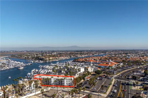 $975,000 | 16255 Pacific Circle, Unit 106, Huntington Beach, CA 92649