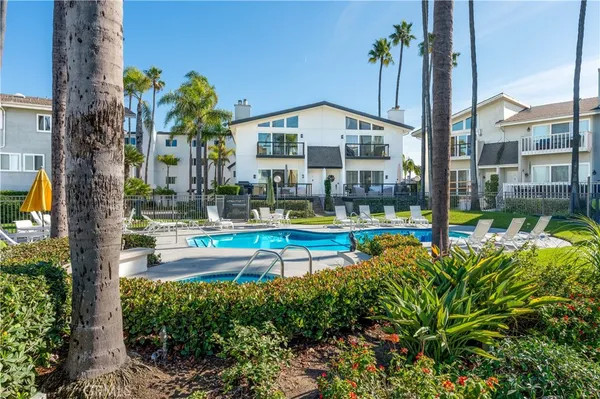 $975,000 | 16255 Pacific Circle, Unit 106, Huntington Beach, CA 92649