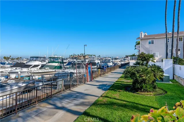 $999,999 | 16255 Pacific Circle, Unit 106, Huntington Beach, CA 92649