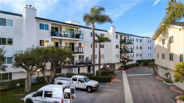 $975,000 | 16255 Pacific Circle, Unit 106, Huntington Beach, CA 92649