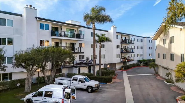 $999,999 | 16255 Pacific Circle, Unit 106, Huntington Beach, CA 92649