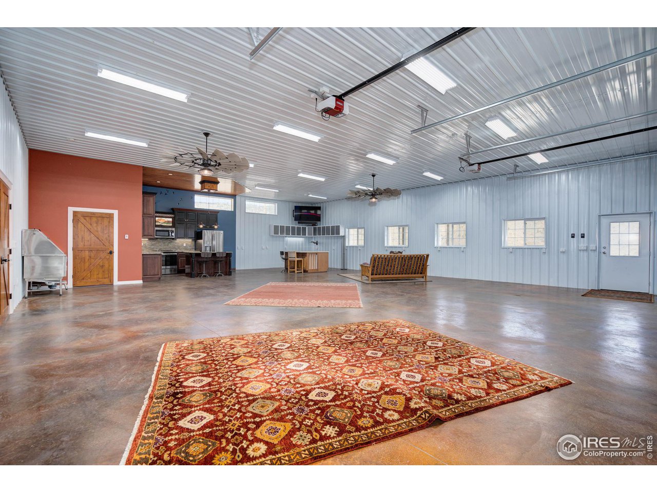 Very spacious for parties, studio, shop. What are your ideas?