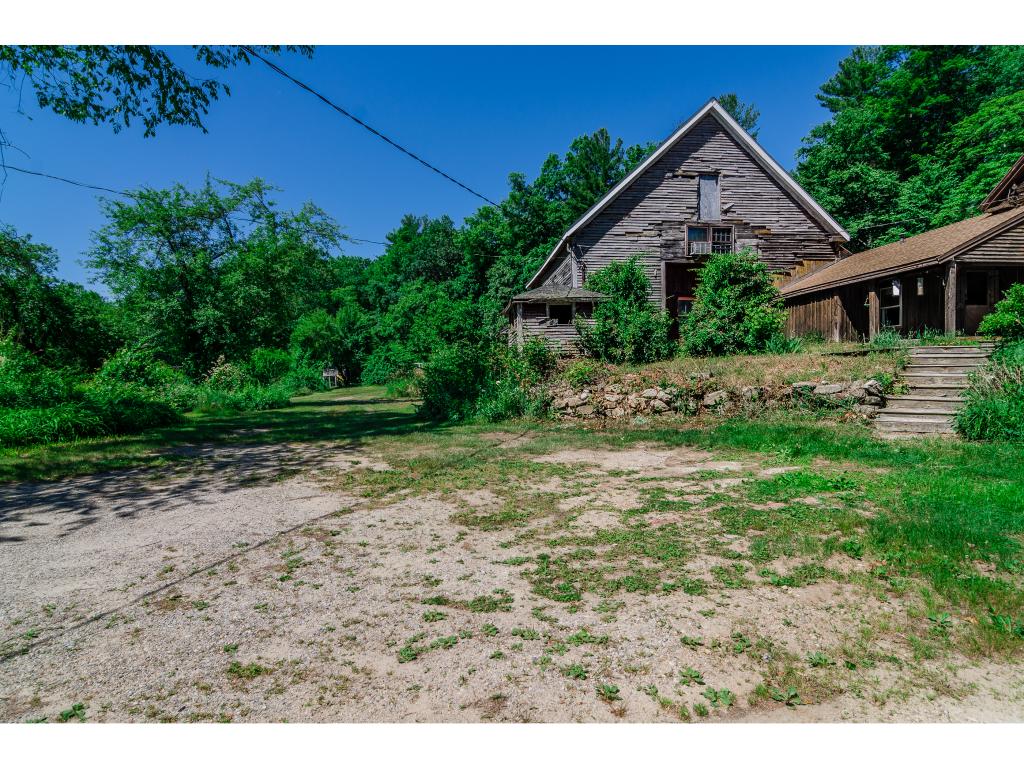 397 Island Pond Road Derry, NH 03038 - Photo 4 of 35