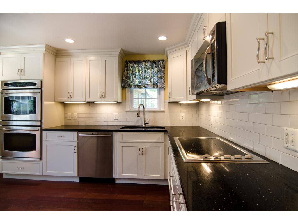 397 Island Pond Road Derry, NH 03038 - Photo 10 of 35