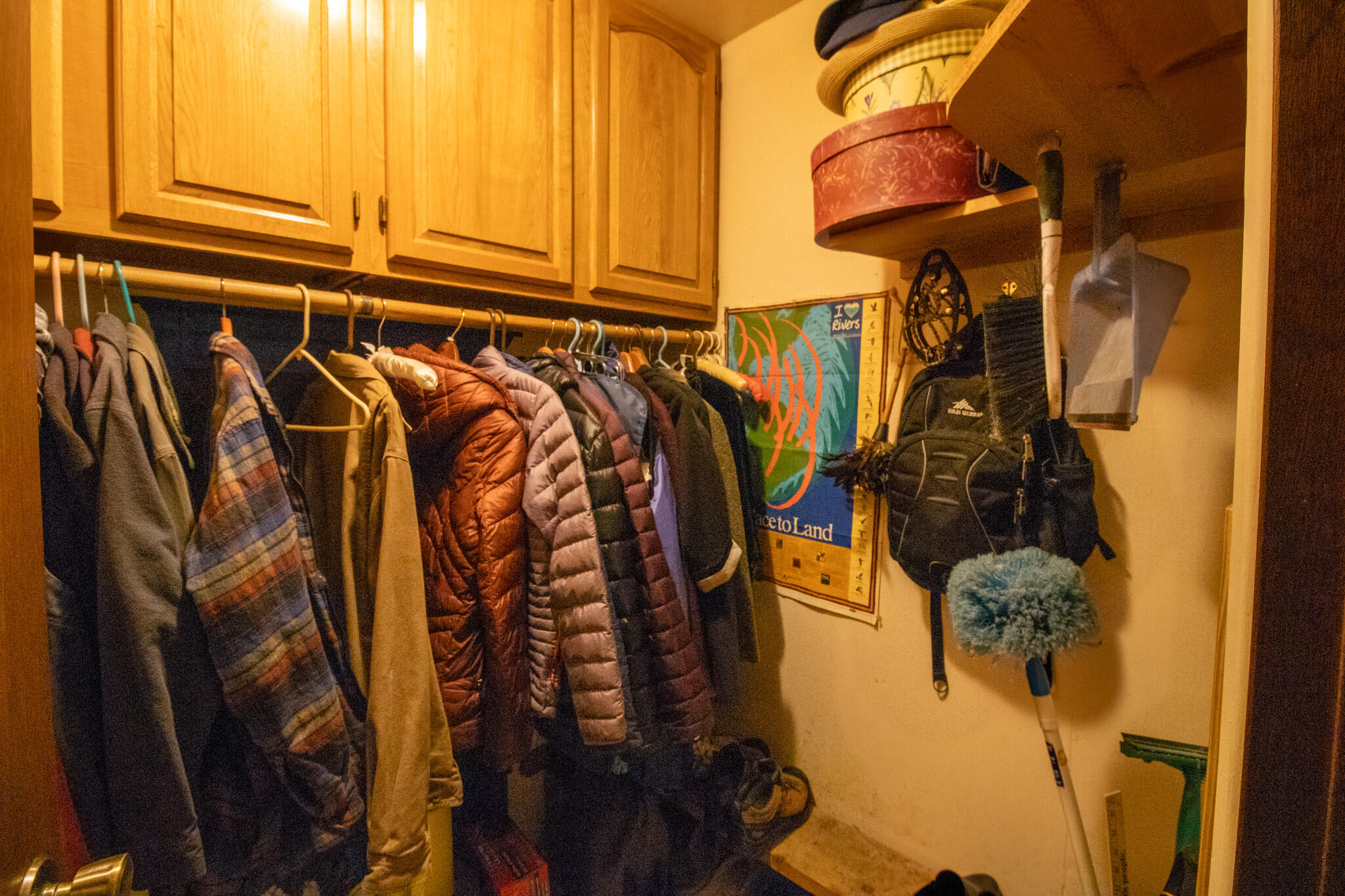1449 Queen Of Bronze Road Cave Junction, OR 97523 - Photo 11 of 87 Hall Closet