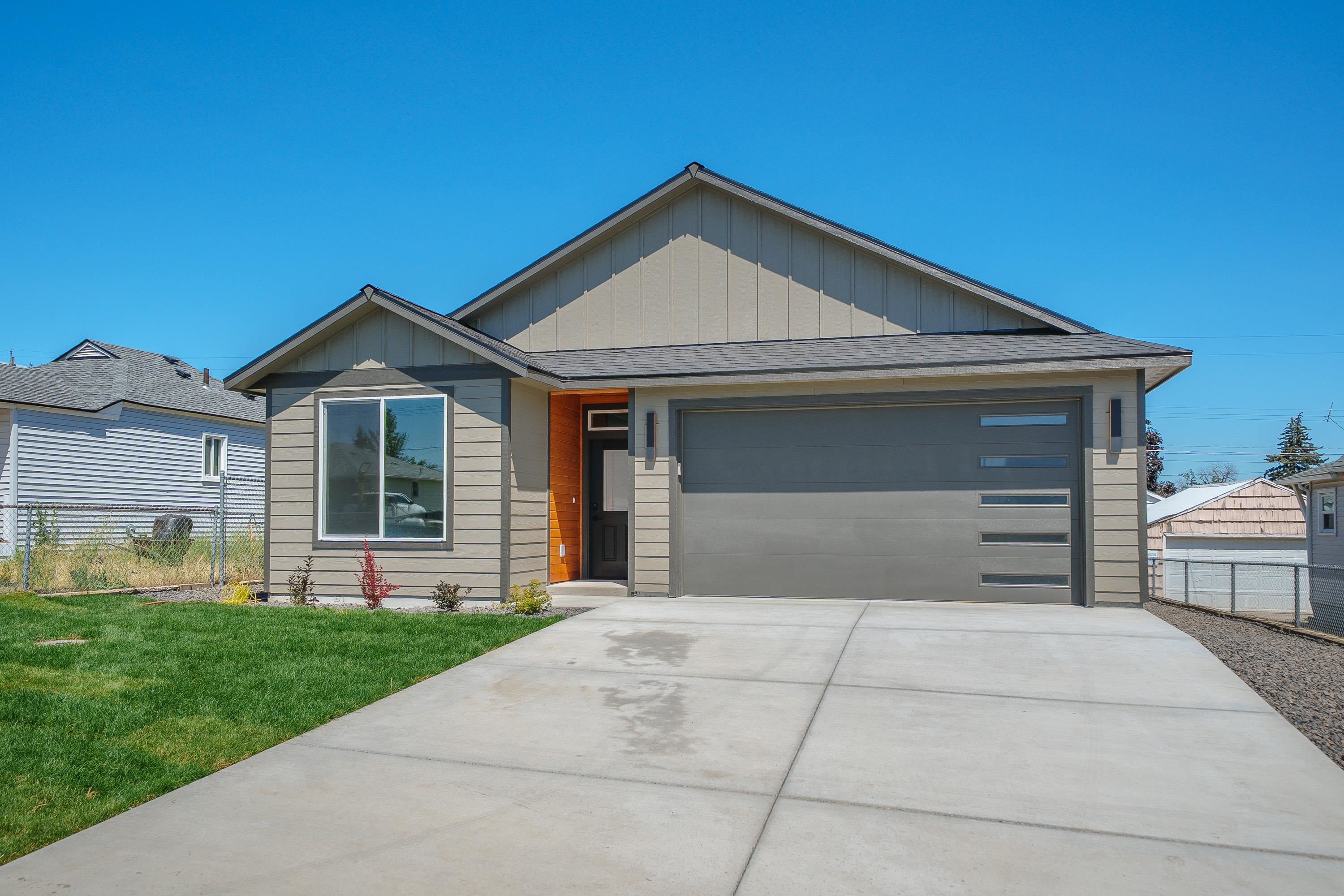 2011 East Longfellow Avenue Spokane, WA 99207 - Photo 3 of 40