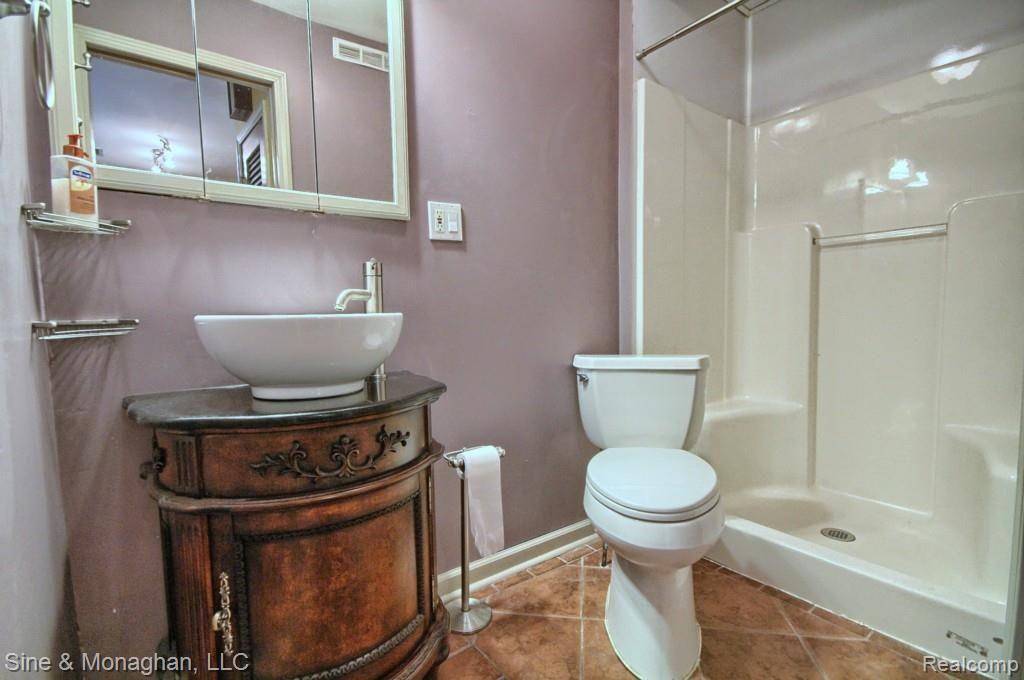 1187 River Road St. Clair, MI 48079 - Photo 18 of 61 Bathroom.jpg