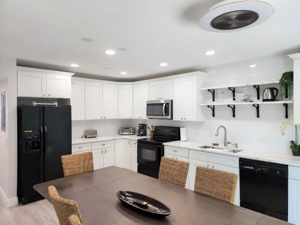 $3,500 | 572 Southeast 20th Avenue, Unit 3, Deerfield Beach, FL 33441