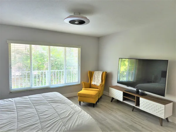 $3,500 | 572 Southeast 20th Avenue, Unit 3, Deerfield Beach, FL 33441