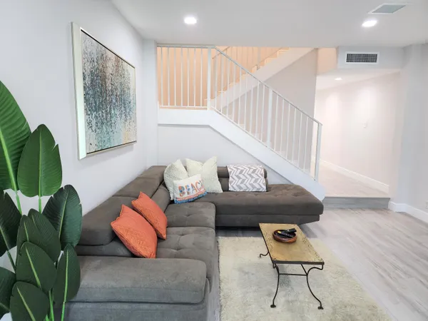$3,500 | 572 Southeast 20th Avenue, Unit 3, Deerfield Beach, FL 33441