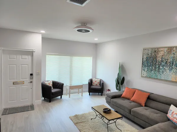 $3,500 | 572 Southeast 20th Avenue, Unit 3, Deerfield Beach, FL 33441