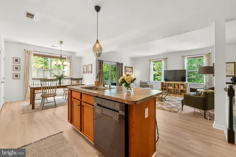 $330,000 | 14 Hillview Circle, Lansdowne, PA 19050