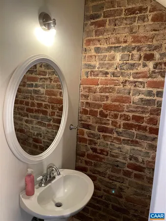 $3,200 | 311 5th Street Southwest, Charlottesville, VA 22903