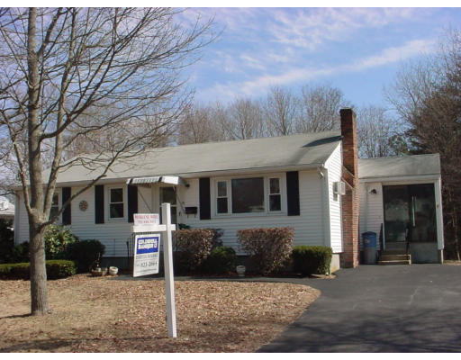 33 Essex Road Sharon, MA 02067 - Photo 2 of 6 Gallery Image 2