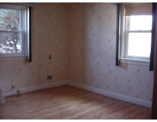 33 Essex Road Sharon, MA 02067 - Photo 5 of 6 Gallery Image 5