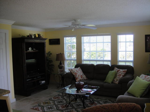 1165 Crystal Way, Unit I Delray Beach, FL 33444 - Photo 3 of 18 Living Area