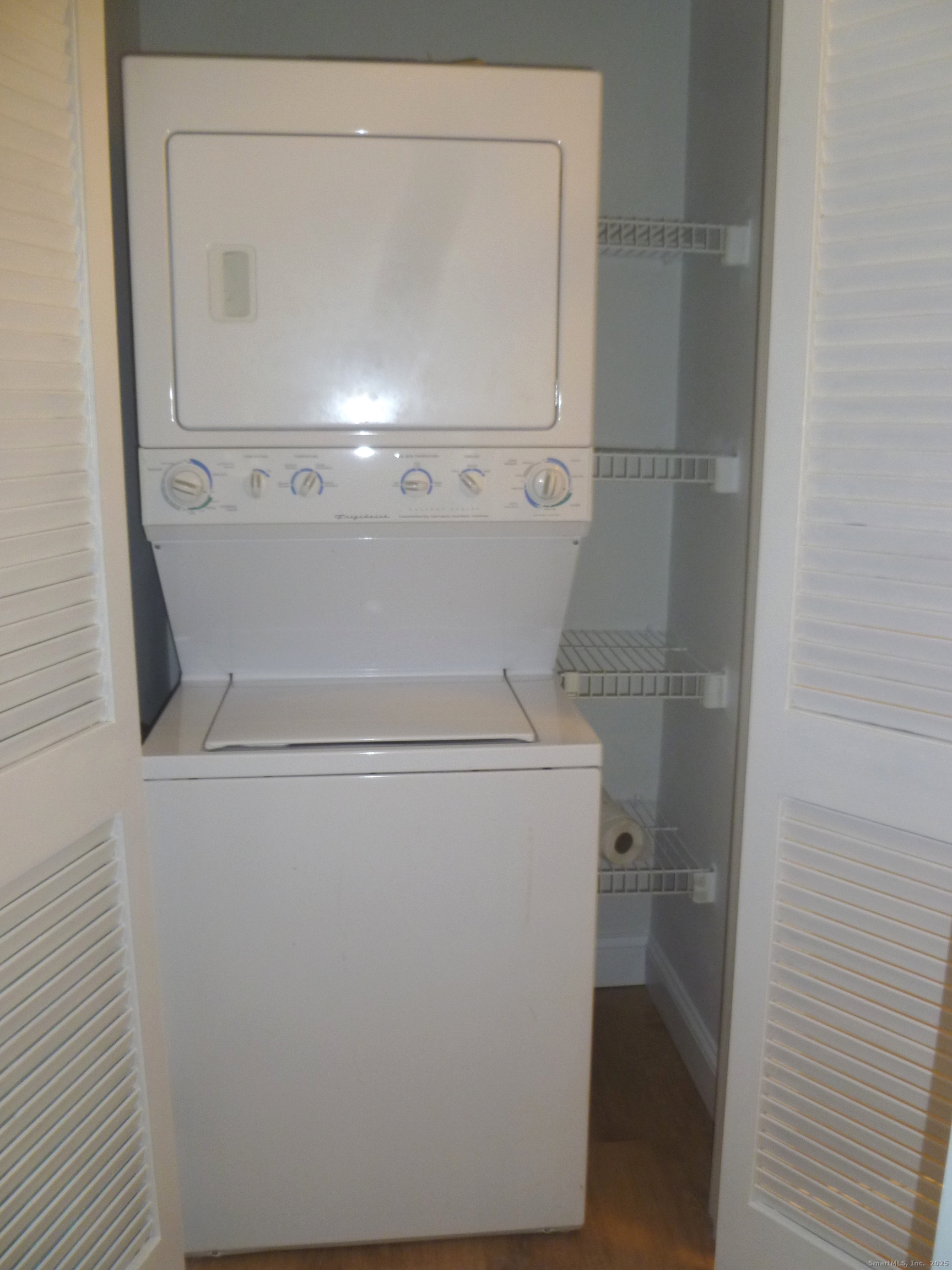 2955 Madison Avenue, Unit 46 Bridgeport, CT 06606 - Photo 20 of 29 a utility room with dryer and washer