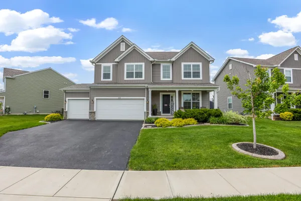 $495,000 | 440 Oakland Hills Loop, Commercial Point, OH 43116