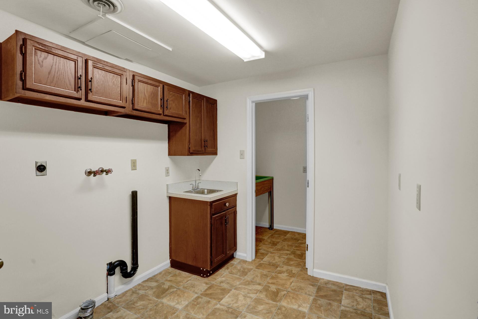 1800 Alsace Road Reading, PA 19604 - Photo 21 of 45 Finished Laundry area