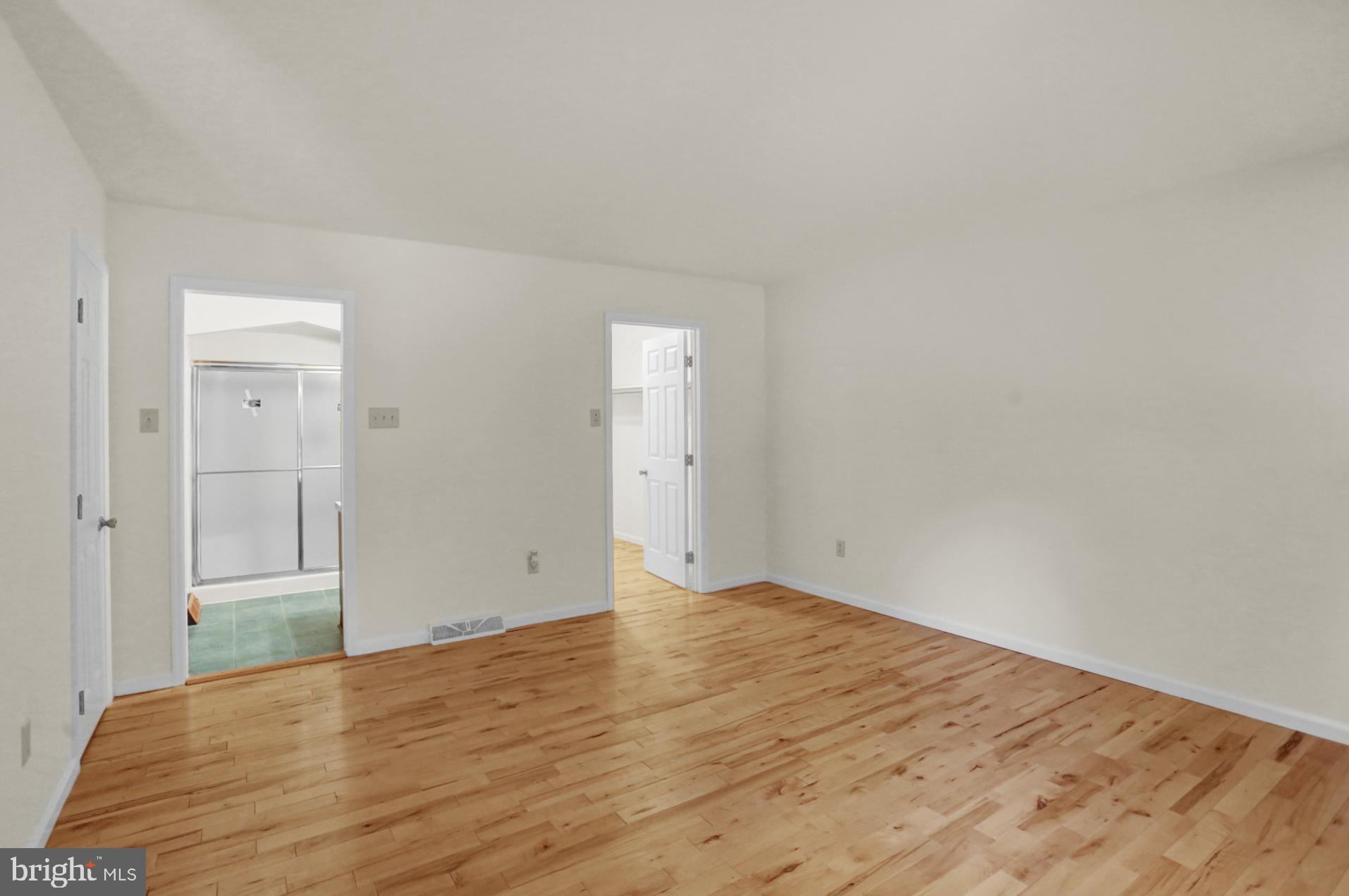 1800 Alsace Road Reading, PA 19604 - Photo 32 of 45 Master Bdrm w/Full Bath and walk in closet