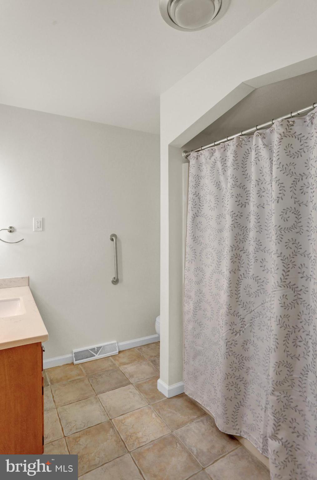 1800 Alsace Road Reading, PA 19604 - Photo 36 of 45 2nd Full Bath
