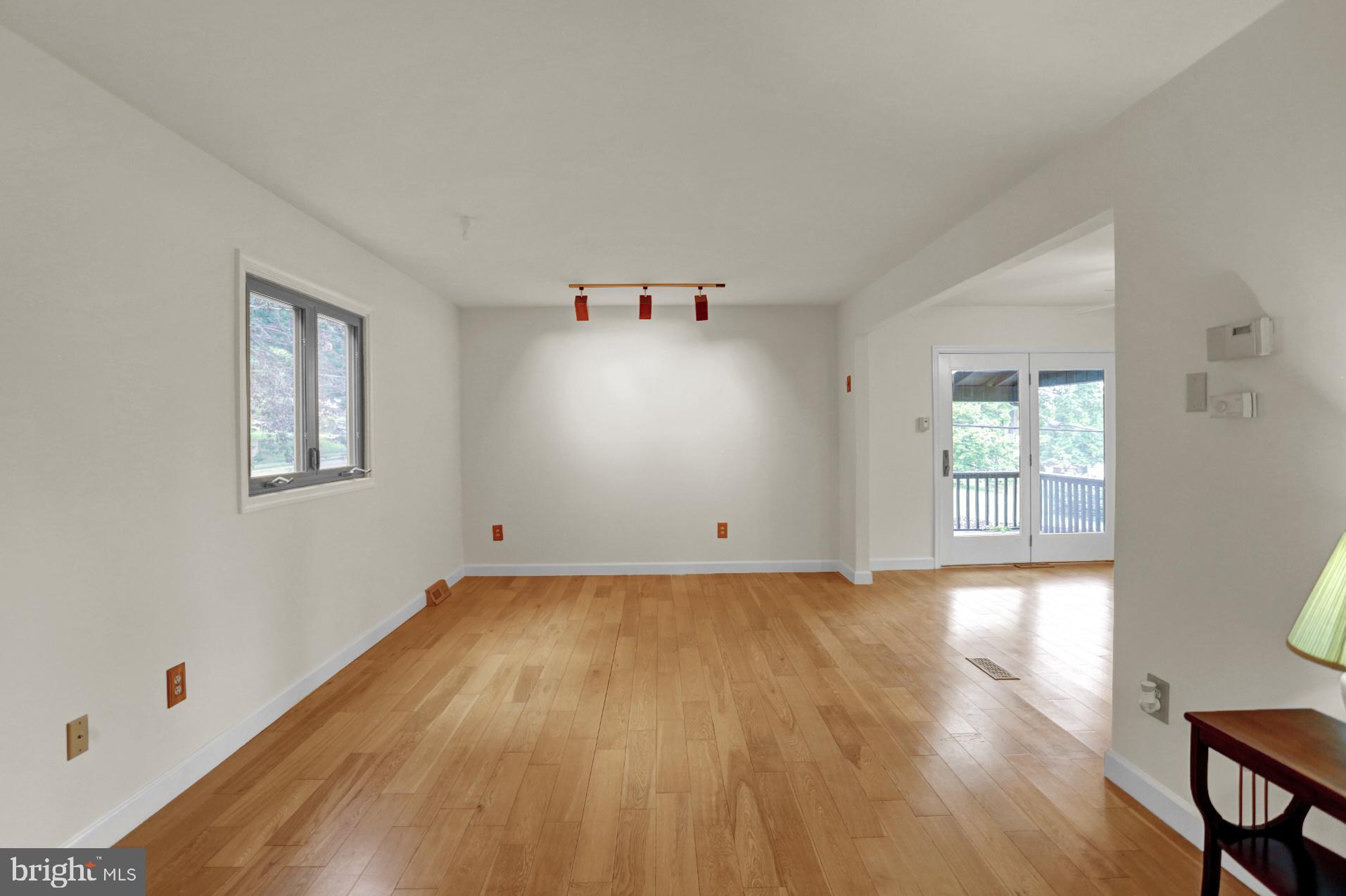 1800 Alsace Road Reading, PA 19604 - Photo 6 of 45 Open Lvng Space w/3/4" Naildown Russian Oak floors