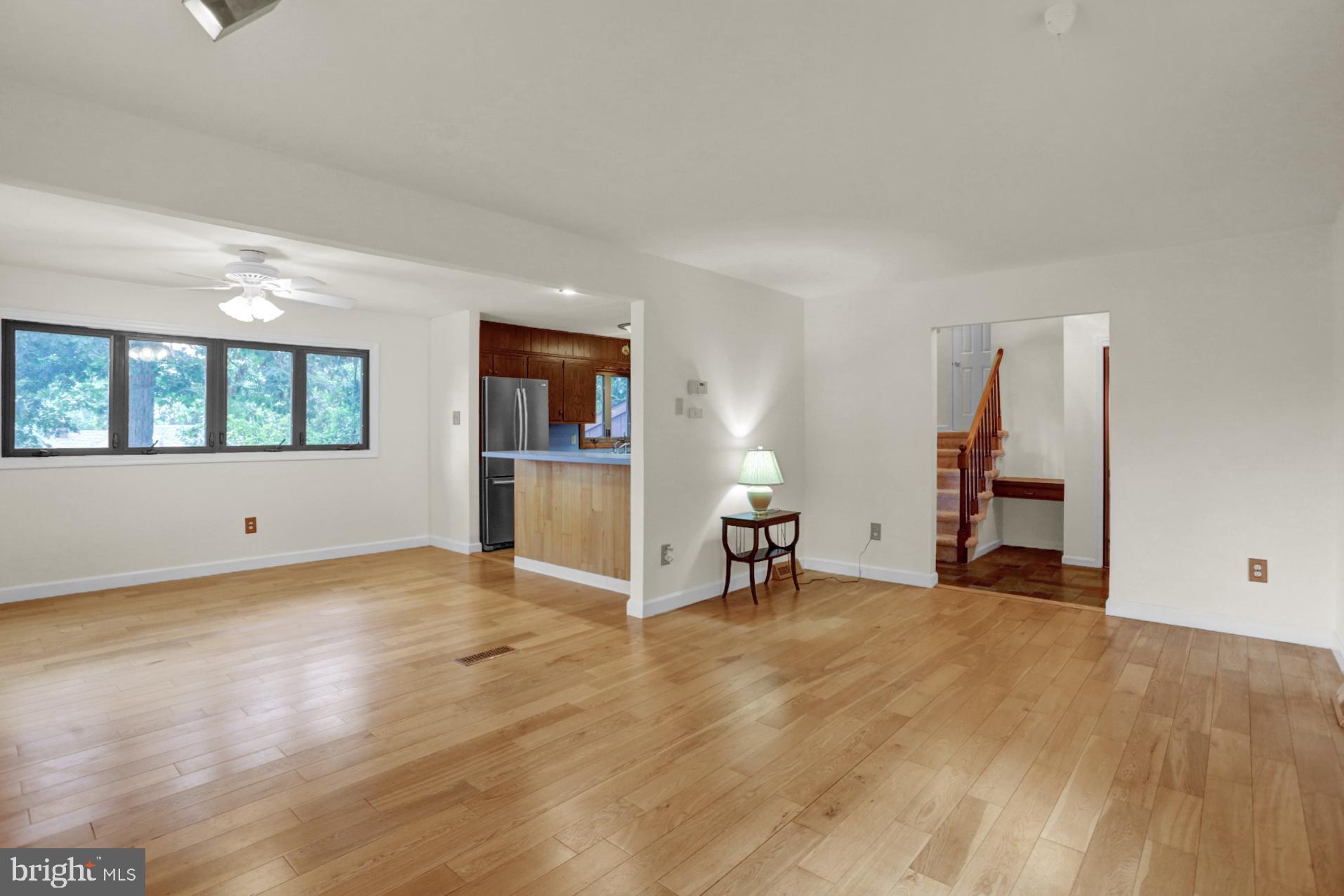 1800 Alsace Road Reading, PA 19604 - Photo 8 of 45 Open combination LVNG room /dining area