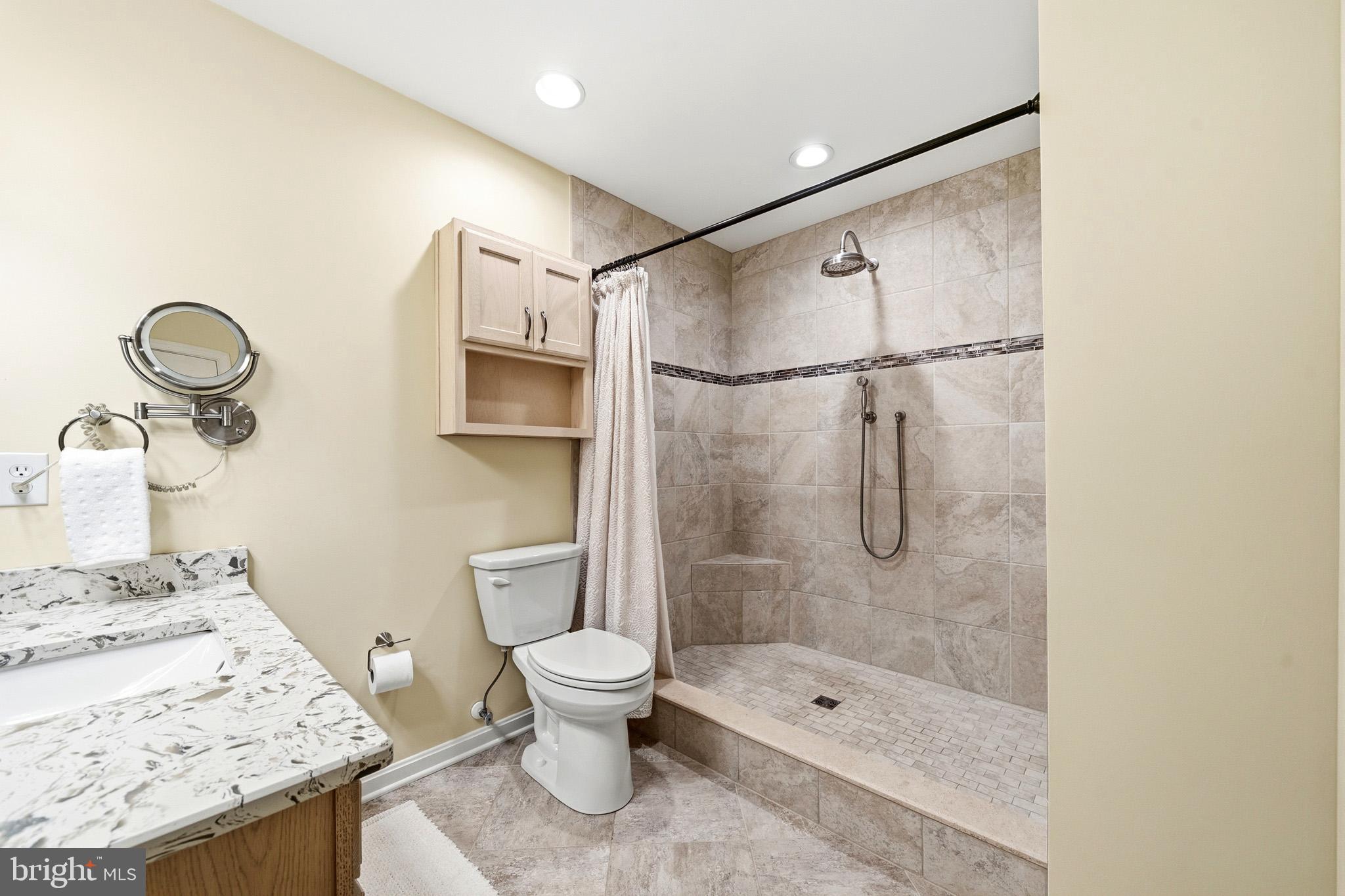 3148 Holland Cliffs Road Huntingtown, MD 20639 - Photo 22 of 61 Luxurious primary suite full bath.
