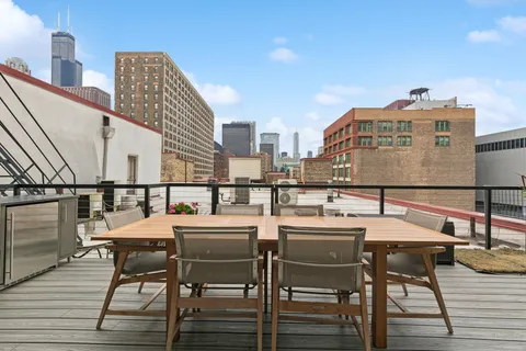 $750,000 | 727 South Dearborn Street, Unit 911, Chicago, IL 60605