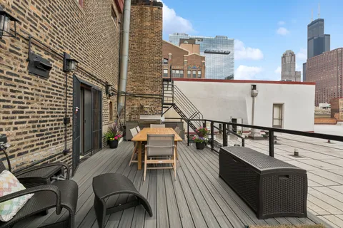 $750,000 | 727 South Dearborn Street, Unit 911, Chicago, IL 60605