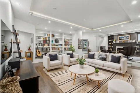 $750,000 | 727 South Dearborn Street, Unit 911, Chicago, IL 60605