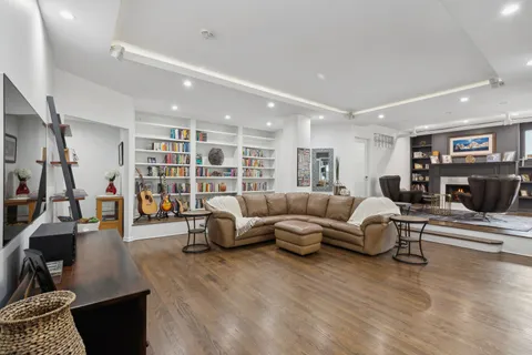 $750,000 | 727 South Dearborn Street, Unit 911, Chicago, IL 60605