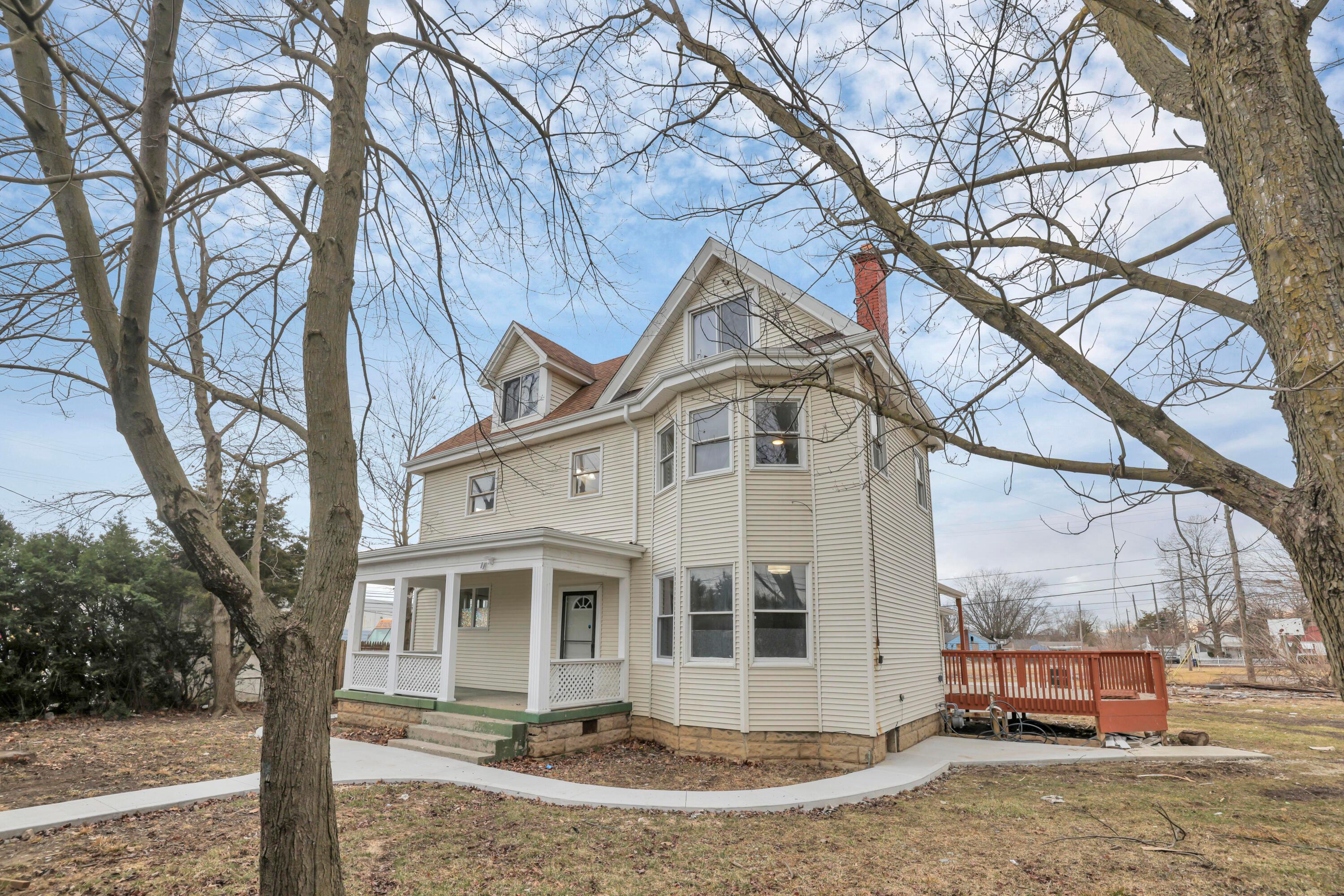 2089 Lockbourne Road Columbus, OH 43207 - Photo 2 of 22 Beautiful Front