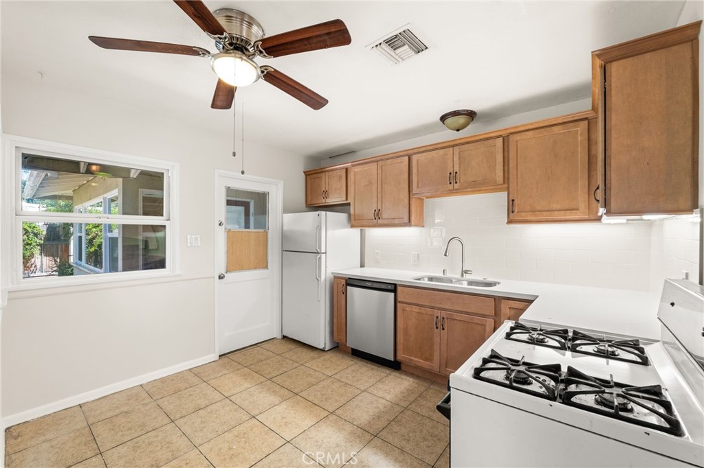 3725 Tahoe Court Riverside, CA 92506 - Photo 12 of 41