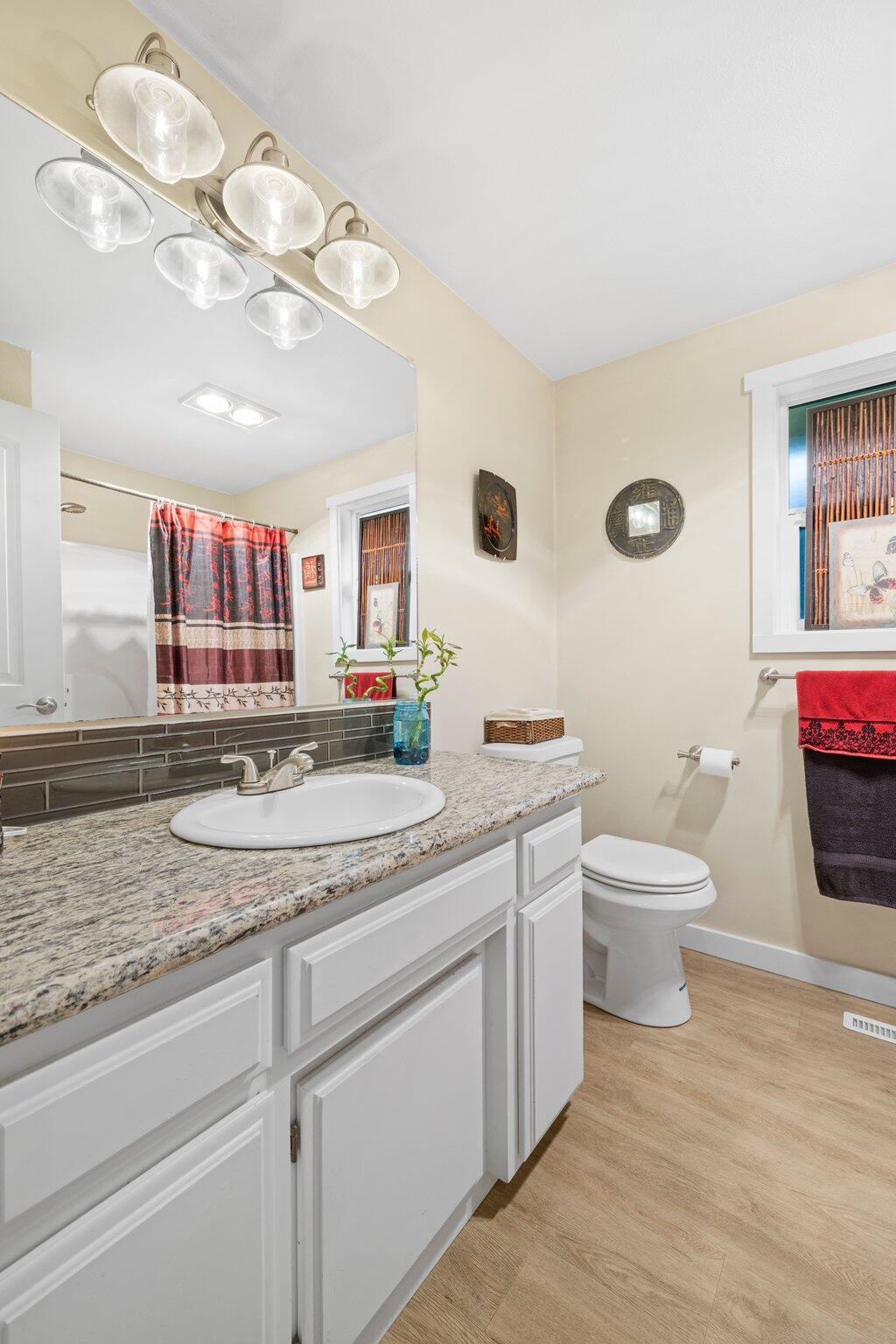 2501 Roberts Road Medford, OR 97504 - Photo 22 of 31 22-web-or-mls-WCI_7053