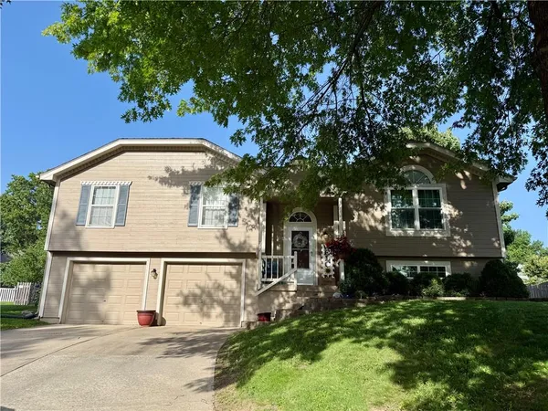 $340,000 | 717 Southeast Pierre Court, Lee's Summit, MO 64063