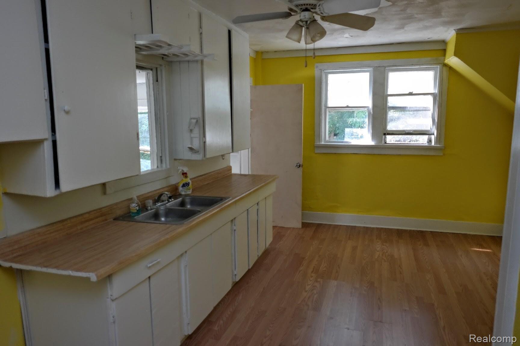 3063 South Center Road Burton, MI 48519 - Photo 6 of 20 SAM_4222.jpg