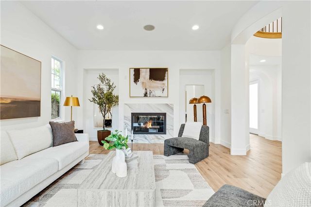 $6,600,000 | 15 Boardwalk, Newport Beach, CA 92660