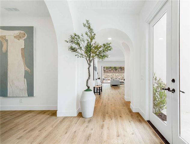 $6,600,000 | 15 Boardwalk, Newport Beach, CA 92660