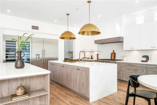 $6,600,000 | 15 Boardwalk, Newport Beach, CA 92660