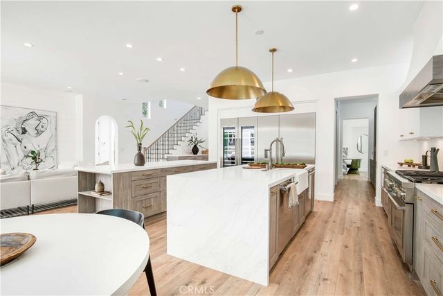 $6,600,000 | 15 Boardwalk, Newport Beach, CA 92660