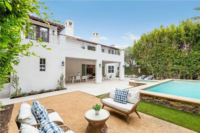 $6,600,000 | 15 Boardwalk, Newport Beach, CA 92660